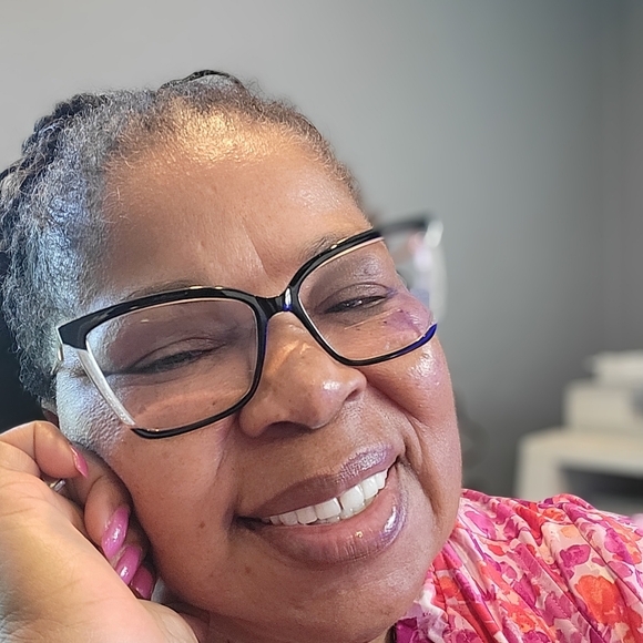 Meet your Posher, Tawnya - Picture 1 of 4